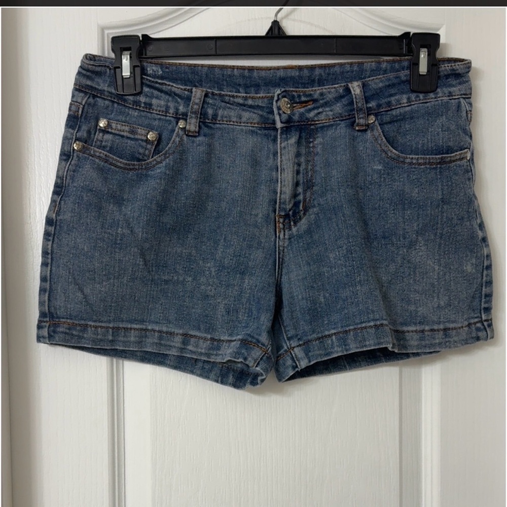 T&Y blue denium distressed look jean shorts size 7/8